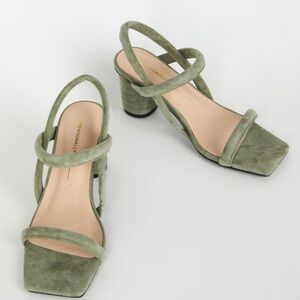 Intentionally Blank Kifton Sandals in Sage. Size 10.